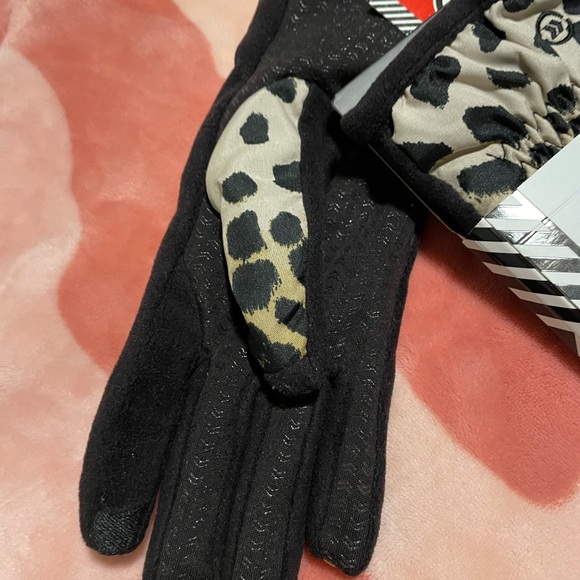 New Isotoner Active SmarTouch Gloves - Sz M/L - Picture 4 of 9
